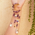 Attrape-soleil lune dorée avec améthystes naturelles et prismes en cristal clair - Améthyste avec perles octogonales et goutte de cristal