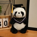 Panda di peluche con tocco da laureato e fascia viola con scritta congratulazioni - Panda con sciarpa viola / 20cm