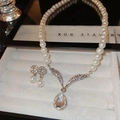 Dettaglio del set collana e orecchini con perle e zirconi in scatola regalo di velluto - 24# Collana-Argento-Goccia Set