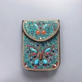 Sac bandoulière bohème en perles avec motif papillon bleu et bordure chaîne dorée - Papillon Cyan Noir