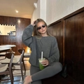 Conjunto de sudadera gris oscuro lavado vintage y leggings para un look deportivo casual - S / Gris