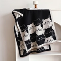 Warmschal mit schwarz-weißem Katzenmuster und beigem Rand aus weichem Strickgewebe - 185cmx65cm / Schwarz