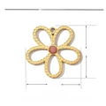 Detailansicht eines 24mm Gold-Blumenanhängers mit rosa Naturstein und Edelstahl - VG266-Rosa Stein Blume