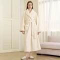Accappatoio lungo in pile corallo beige spesso da donna con collo di peluche e cintura morbida - M / Bianco Crema