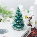 Mini sapin de Noël en résine verte pour décoration de table posé sur un livre blanc - 29 Vert d'Afrique du Sud
