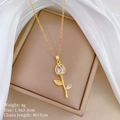 Goldene Tulpen-Halskette mit Zirkonia, Maße 1,4x3,5 cm und ein Gewicht von etwa 4 g - Weiße Tulpe (A512)