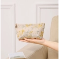 Trousse à maquillage en coton beige avec broderie florale jaune tenue à la main - Beige Coton Lin Petit