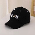 Vue détaillée de la broderie 3D 'Bear' sur le devant de cette casquette de baseball noire - 48-52cm (2-6 Ans) / Noir