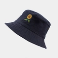 Détail du chapeau bob bleu marine avec broderie tournesol et œillets de ventilation - M (56-58cm) / Bleu marine