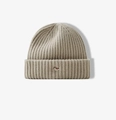 Beigefarbene Strickmütze für den Winter mit niedlicher kleiner Tierstickerei - Beige