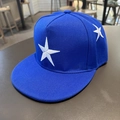 Gorra de béisbol azul de visera plana con estrellas blancas bordadas en tela azul - Niños Ajustable / Azul