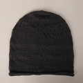Bonnet en maille noire avec texture ondulée et bord roulé naturel pour un look chic - Gris