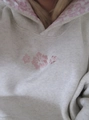 Hellgrauer Hoodie mit rosa Blumenstickerei und Kapuze mit floralem Innenfutter - Rosa Hibiskus (Grau)