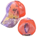 Detalle de gorra tie-dye para coleta con rejilla naranja y apertura trasera especial - Ajustable / Tie-Dye Naranja (Gorra con Cola de Caballo)