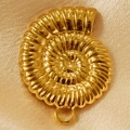 Minimalistische gouden roestvrijstalen zeeschelp hanger met fijne spiraalstructuur - Grote Wulk (30mm)