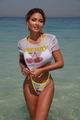 Détail du cache-maillot en mesh blanc avec motifs cerises et bordures fluo - S / Bord Jaune