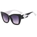 Gafas de sol cat-eye con montura en blanco y negro y lentes degradadas púrpuras - C3 Montura Negra Lente Degradado Gris Rosa