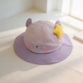 Dettaglio del cappello da sole in cotone viola per bimbi con orecchie e stella ricamata - 48-50cm (1-2 anni) / Viola