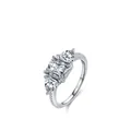 Drei-Steine-Ring aus S925 Sterlingsilber mit Smaragdschliff-Zirkonia und Seitensteinen - US-Größe 5 / Silber