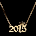 Lucky number 2015 pendant necklace in golden finish with a small crown detail - 2015 / Gold