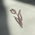Détail de la décoration de gâteau tulipe en acrylique or rose avec ombre élégante - Petite tulipe or rose