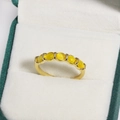 Minimalist gold ring with six yellow cat-eye stones in a vertical row setting - Six Yellow Cat's Eye Stones Row Inlay Style (金色26)