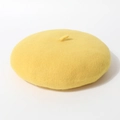 Detail van een heldergele wollen baret met zachte textuur en hoogwaardig viltmateriaal - Eén maat / Geel