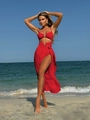 Bañador rojo con aberturas, falda de malla y hebilla dorada en la playa - S / Rojo