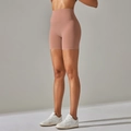 Dusty pink high-waisted yoga shorts in breathable brushed fabric for fitness - Medium Mauve