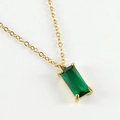 Collar de acero inoxidable chapado en oro con colgante rectangular de circón verde esmeralda - Verde