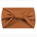 Solid color elastic yoga headband in caramel brown fabric with center knot detail - Coffee