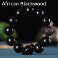 Makro-Detail von afrikanischen Grenadill-Perlen mit Drachenschildkröte-Schnitzerei und Maserung - Afrikanisches Grenadill - Wohlstand / 20mm*12 Perlen