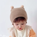 Bonnet en tricot marron pour bébé avec deux pompons et protège-oreilles pour l'hiver - 40-46cm (3-12 Mois) / café
