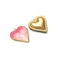 Colgante de corazón con esmalte jaspeado rosa y blanco y acabado de acero dorado pulido - Corazón de Aceite de Goteo Degradado Rosa