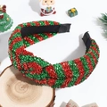 Dettaglio del cerchietto con paillettes rosse e verdi su legno con decorazioni natalizie - Stile Annodato / Rosso e Verde