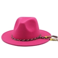 Dettaglio di un cappello fedora rosa a tesa larga con nastro intrecciato e nappe di perline - M (56-58cm) / Rosa Rossa