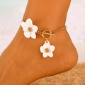 Golden ankle chain with white floral pendants on beach, summer vacation jewelry style - White Flower Anklet