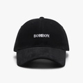 Klassische schwarze Baseballkappe mit weißem BOMBON-Stick auf Baumwoll-Twill-Krone - Verstellbar / Schwarz