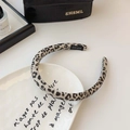 Plush leopard print padded headband featuring a hand-made label for a retro style - 3cm / Beige Leopard