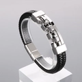 Detail eines schwarzen Lederarmbands für Herren mit poliertem Edelstahl-Magnetverschluss - 19cm / Stahlfarbe(KB154296-KFC)