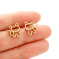 Minimalistische goldene Katzen-Ohrstecker aus Edelstahl in hohl-optik gehalten für größe - Gold