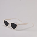 Occhiali da sole cat-eye retrò con montatura bianca lucida e lenti nere per un look trendy - Montatura Beige Lente Grigia