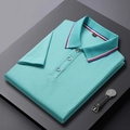 Détail du polo vert menthe avec ruban de col tricolore et texture en coton piqué doux - S / Bleu lac