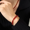Elegante vergulde armband en kettingset met rechthoekige rode zirkonia steentjes - 15+5cm / Rode Armband