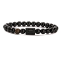 Macro-opname van Stier obsidiaan kralenarmband met bruin tijgeroog steen detail - Stier