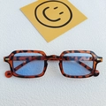 Retro square sunglasses with tortoiseshell frame, blue lenses and golden metal accents - Leopard Frame Blue Lens
