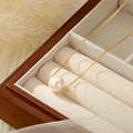 Minimalist S925 silver necklace with a single pink shell pearl and golden chain - 10mm / Gold