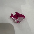Süße Haarklammer in Haifischform in Rosa und Perlmutt im niedlichen Cartoon-Design - Hai / Rosa