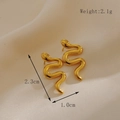 Schlangen-Ohrstecker aus Edelstahl in Gold mit Abmessungen und Gewichtsangabe im Bild - Poliertes Gold