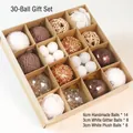 Set di 30 decorazioni natalizie con palline glitterate e bianche in scatola kraft - Marrone